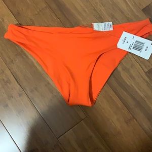 L Space sandy bottom cla in poppy